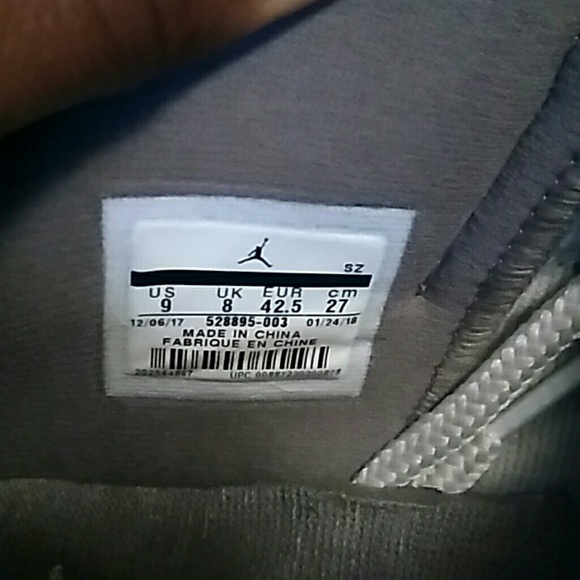 Authentic pair Jordan 11s size 9 mens cool grey - Picture 7 of 7